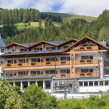 Hotel Royal Und Ferienhaus Annabel Sexten Eksteriør billede