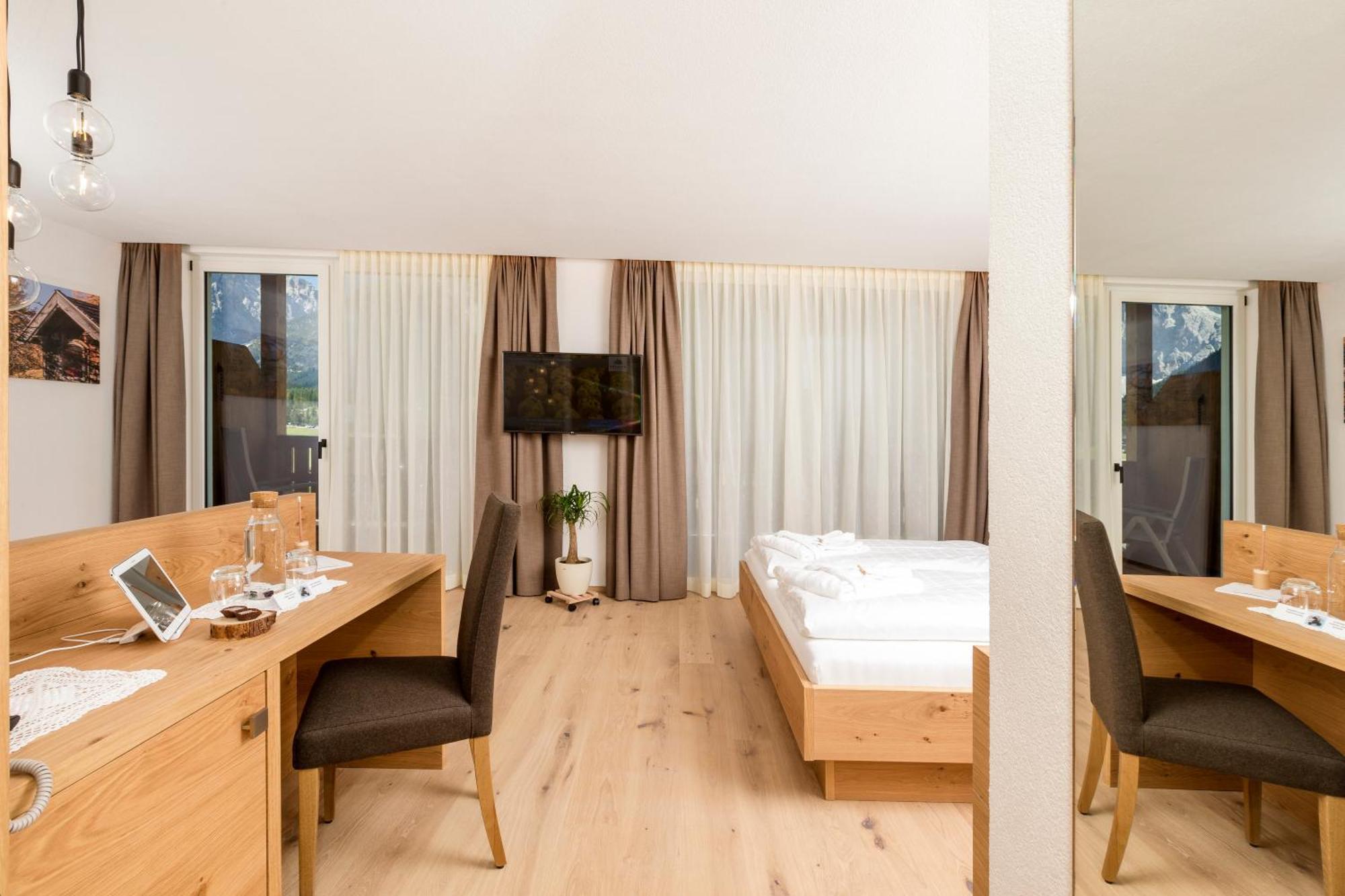 Hotel Royal Und Ferienhaus Annabel Sexten Eksteriør billede