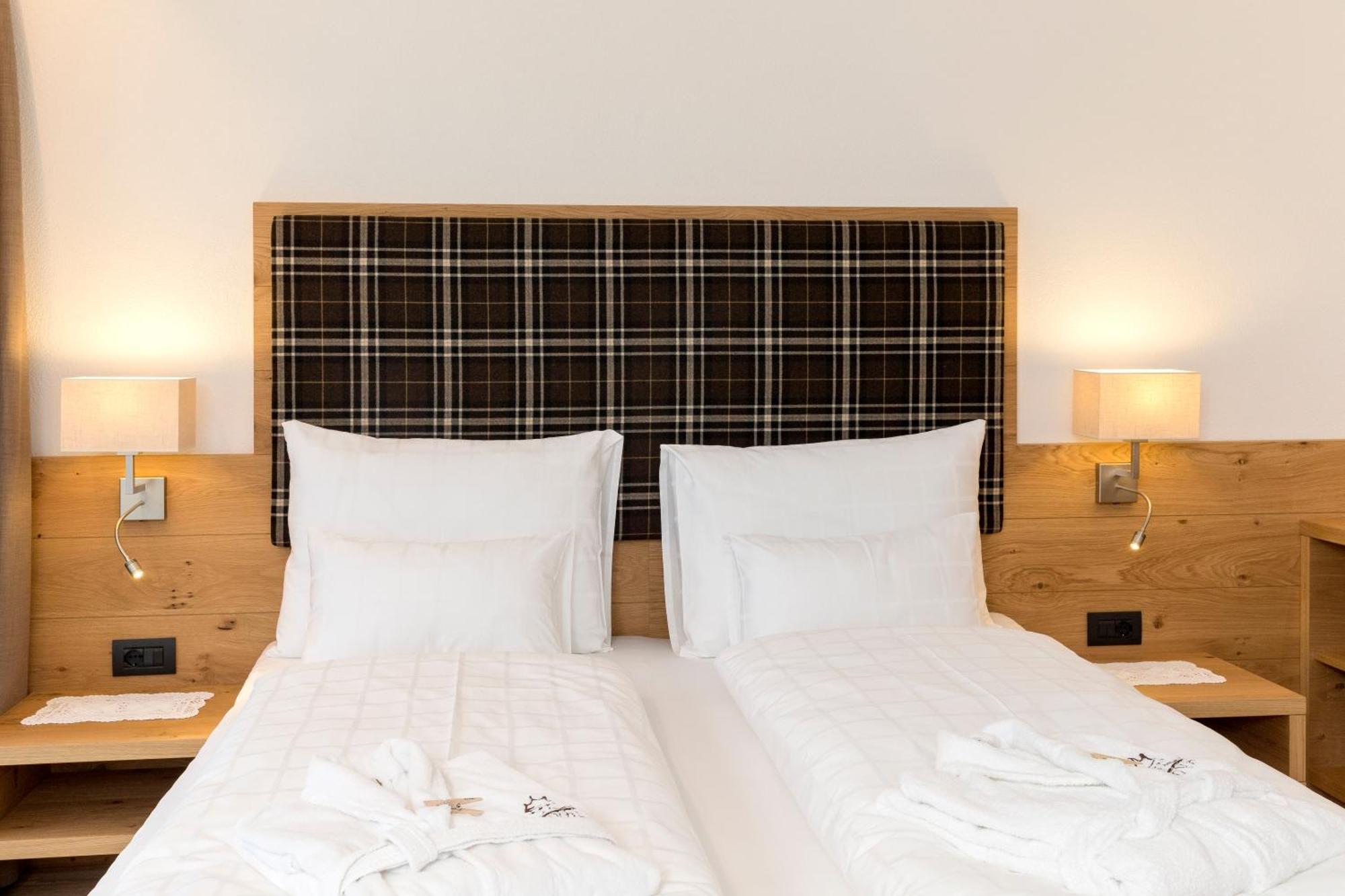 Hotel Royal Und Ferienhaus Annabel Sexten Eksteriør billede