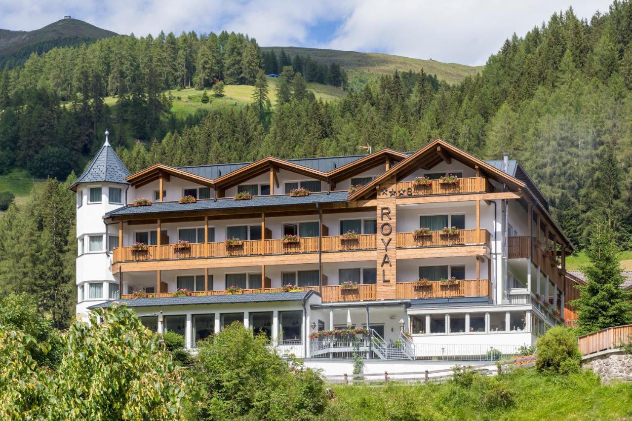 Hotel Royal Und Ferienhaus Annabel Sexten Eksteriør billede