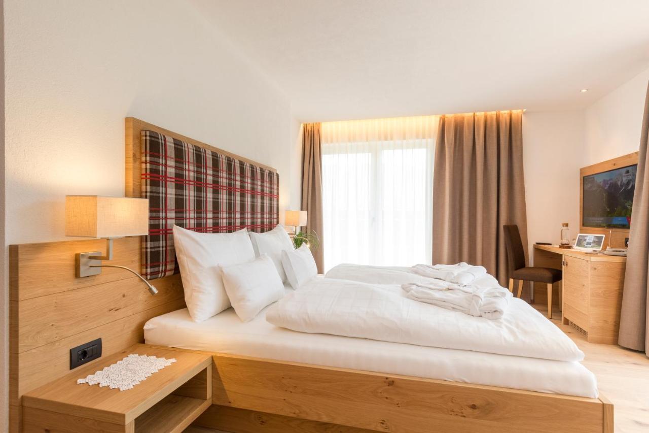 Hotel Royal Und Ferienhaus Annabel Sexten Eksteriør billede
